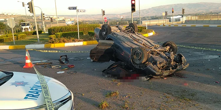 Feci kaza baba ve oğulu ayırdı