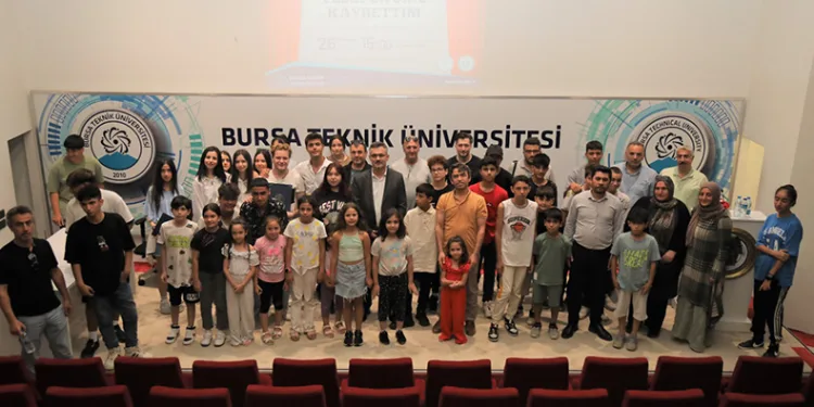 Bursa’da bağımlılık tiyatro ile anlatıldı