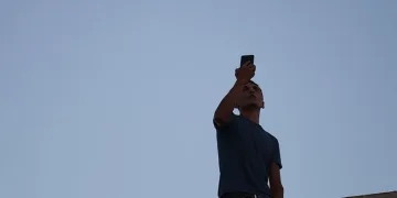 O mahallede ‘telefon çekmiyor’