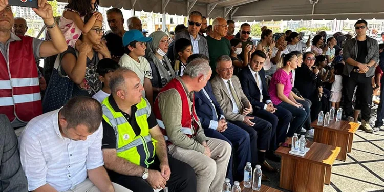 Evlerinin patlayıcı ile yıkılmasını gözyaşları içinde izlediler