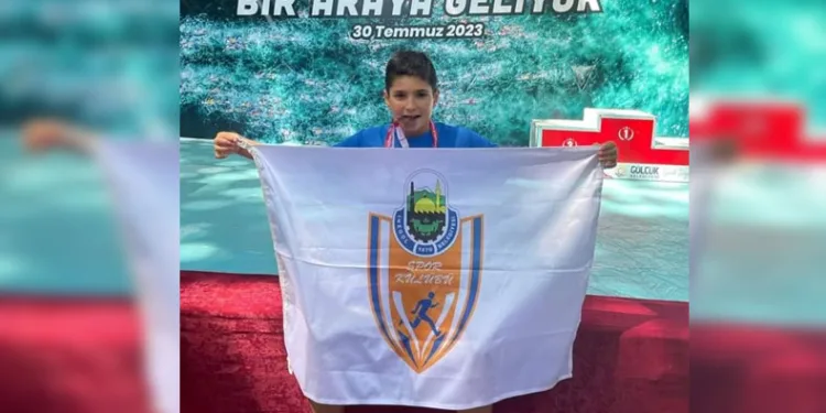 İnegöllü sporcu dereceye kulaç attı