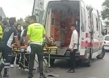 Bursa’da otomobilin çarptığı motosikletli ağır yaralandı