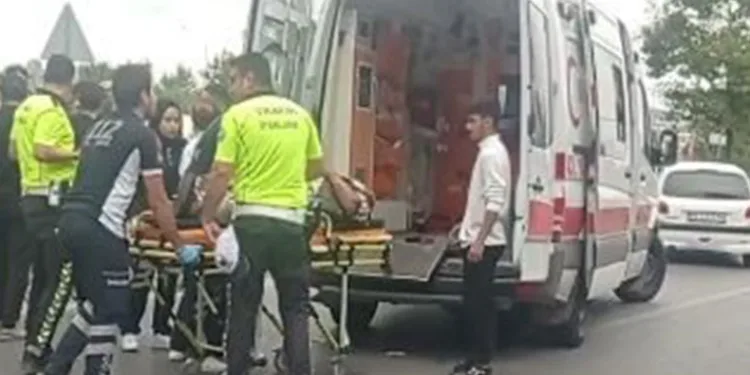 Bursa’da otomobilin çarptığı motosikletli ağır yaralandı