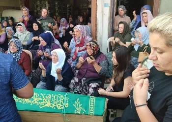 9 yaşındaki Beril’in cenazesinde gözyaşları sel oldu