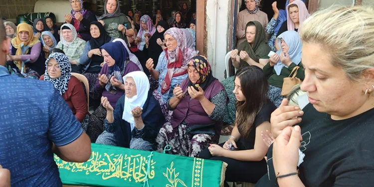 9 yaşındaki Beril’in cenazesinde gözyaşları sel oldu