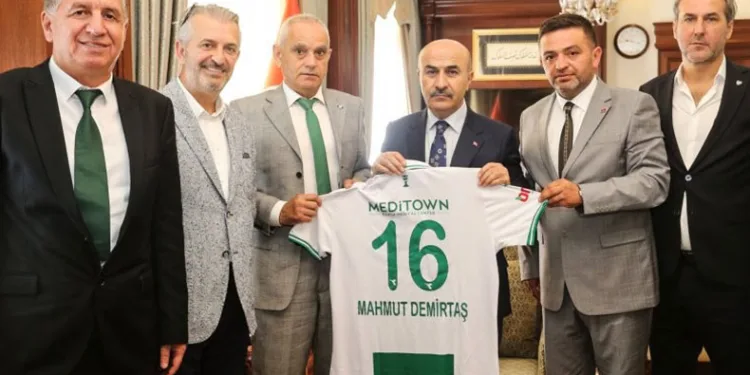 Bursaspor yönetiminden Mahmut Demirtaş’a ziyaret