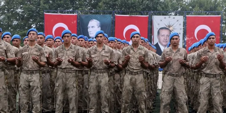 Bin 582 komando dualarla mezun oldu