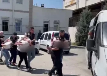Uyuşturucu satan baba oğul tutuklandı