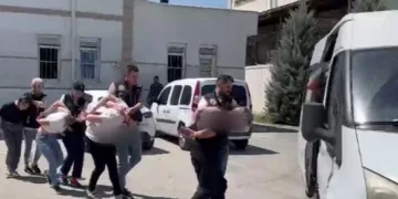 Uyuşturucu satan baba oğul tutuklandı