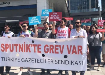 Sputnik Türkiye’de grev pankartları asıldı!