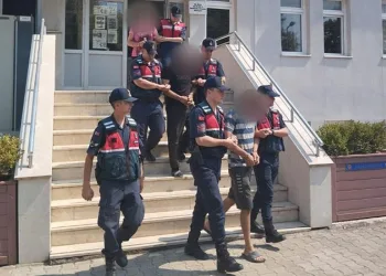 Bursa’da trafik levhalarını çalan hırsızlar tutuklandı