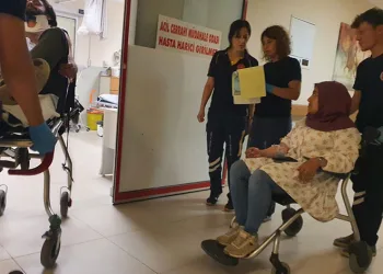 Bursa’da otomobil ile minibüs çarpıştı