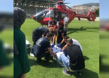 Doğumda fenalaşan annenin yardımına ambulans helikopter yetişti