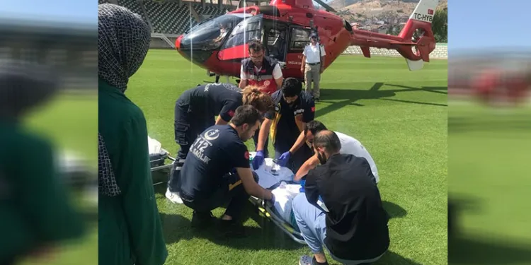 Doğumda fenalaşan annenin yardımına ambulans helikopter yetişti
