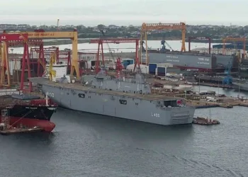 TCG Anadolu yeniden Tuzla’da