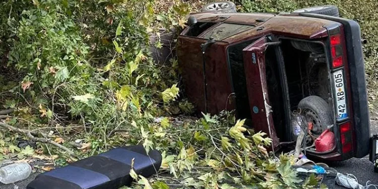 Bursa’da yan yatan otomobilden sağ çıktılar