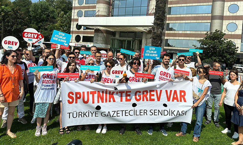 Sputnik Türkiye’de grev pankartları asıldı!