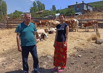 Mezun olan genç kıza 5 düve hibe