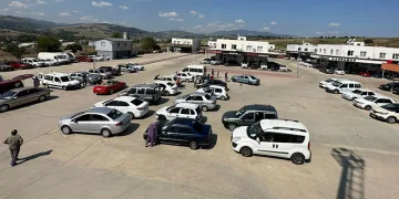 Oto pazarı eski günlerini arıyor