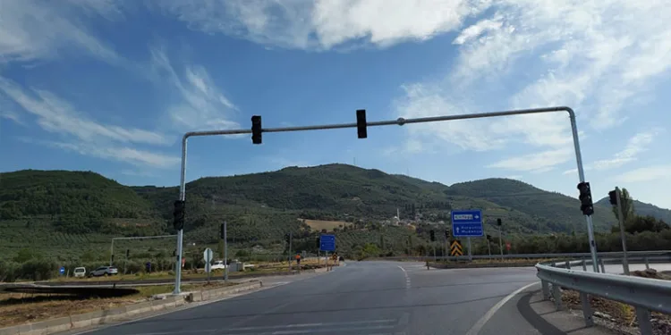 Togg kavşağına sinyalizasyon kuruluyor