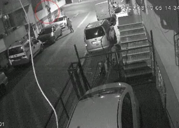 Eve ‘Örümcek Adam’ gibi tırmandı