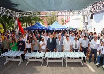 Buca’da aşure dualarla karıldı
