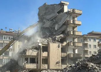 Gaziantep’te kontrollü yıkım çalışmaları sürüyor