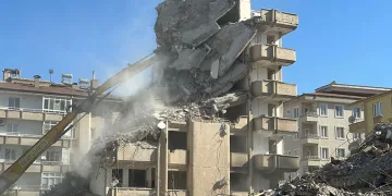 Gaziantep’te kontrollü yıkım çalışmaları sürüyor