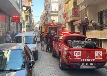 Alevlerden yalınayak kaçarak kurtuldu