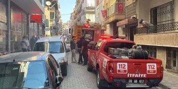 Alevlerden yalınayak kaçarak kurtuldu