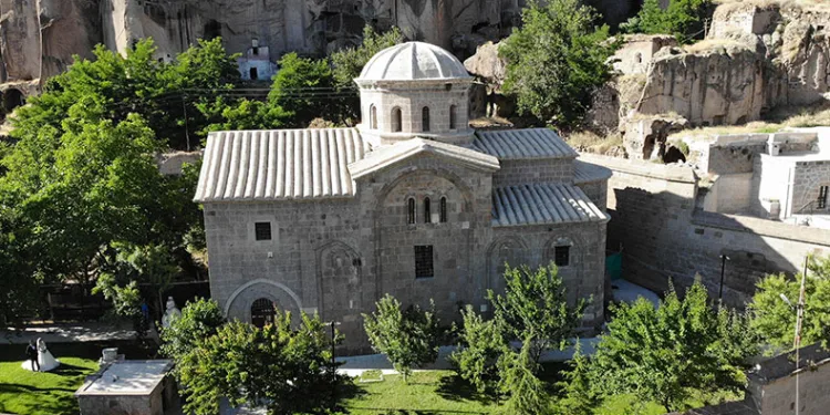 Kilise Camii ihtişamıyla turistleri cezbediyor