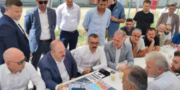 Mustafa Varank, İnegöl’de işyeri sahiplerini ziyaret etti