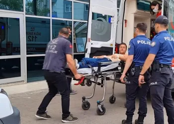 Adliye önünde kendini ateşe verdi