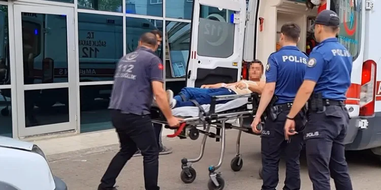 Adliye önünde kendini ateşe verdi