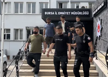 Bursa’da polis ekiplerinden aranan şahıslara şafak baskını