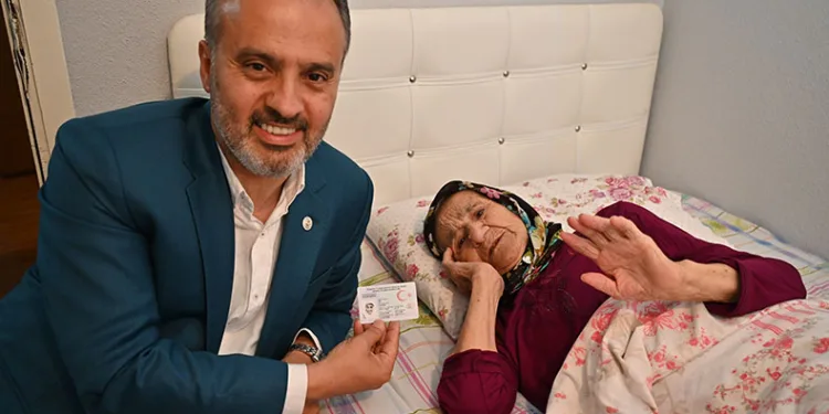 Asırlık çınardan hayır dua