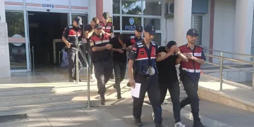 Av tüfeği ve para çaldılar