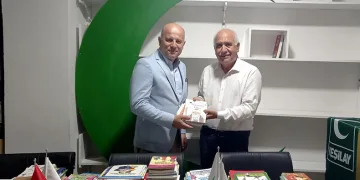 Okuduğu 250 kitabı Yeşilay’a bağışladı
