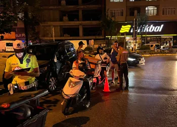 Motosikletlilere yönelik sabit yol uygulaması