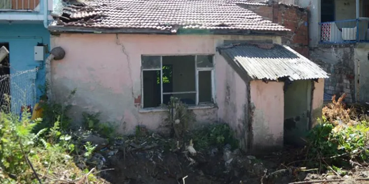 Metruklar yıkılıyor vatandaşın yüzü gülüyor
