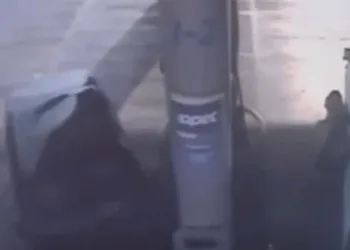 Drift atan araç yakıt pompasına çarptı