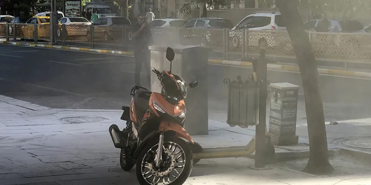 Sıcaktan elektrik panosu yandı
