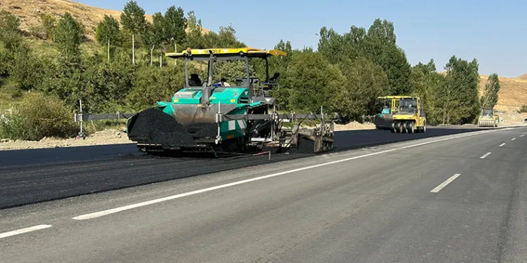 Türkiye-İran arasındaki yol çalışması devam ediyor