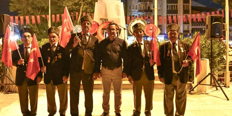 Mustafakemalpaşa’da fener alayı coşkusu yaşandı