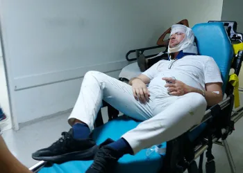 Darp edilerek bahçe duvarından aşağı atıldı