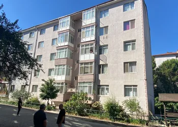 Evine balkondan girmeye çalıştı, 5. kattan düştü