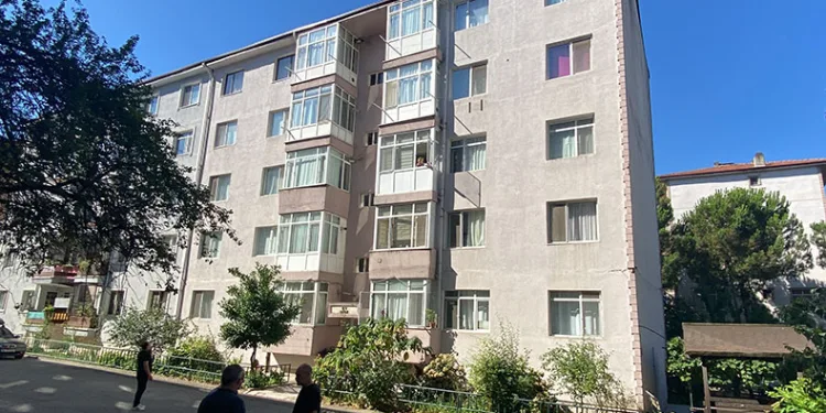 Evine balkondan girmeye çalıştı, 5. kattan düştü