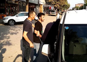 Market görevlisini darp eden hırsızı vatandaşlar yakaladı