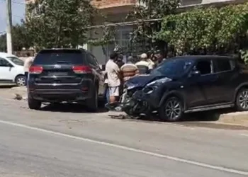 Virajı alamadı, karşı şeritten gelen cipe carptı