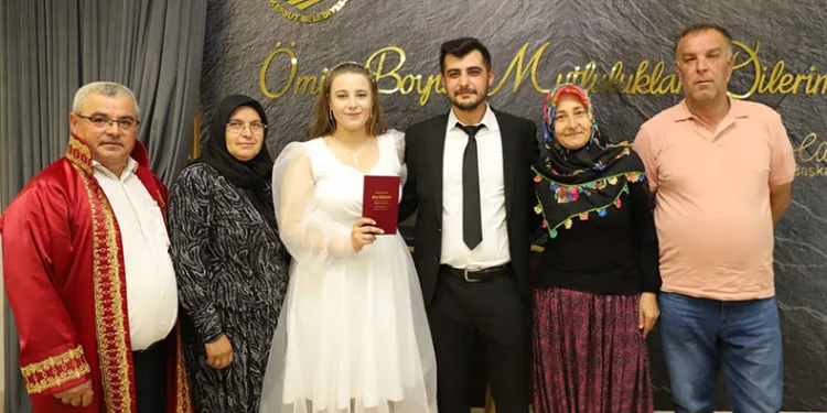 Oğlunun doğum gününde nikahını kıydı